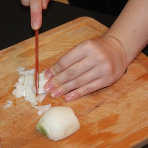 cortar cebolla tierna